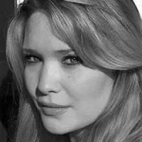 Sara J. Mass